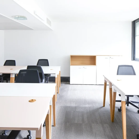 Bureau privé 21 m² 6 postes Location bureau Avenue Charles de Gaulle Neuilly-sur-Seine 92200 - photo 2