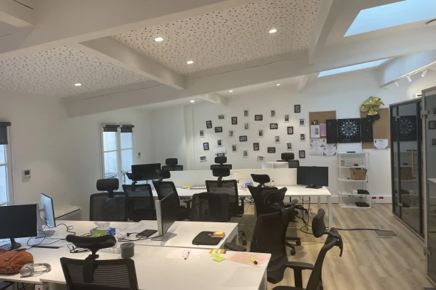 Open Space - 75010 - 12 postes - 500€