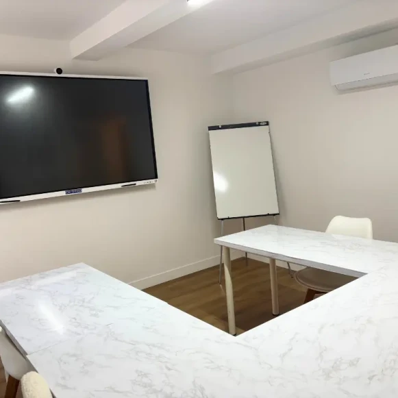 Open Space  4 postes Coworking Rue de la République Albi 81000 - photo 5