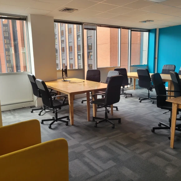 Bureau privé 45 m² 15 postes Coworking Rue Alaric II Toulouse 31000 - photo 1