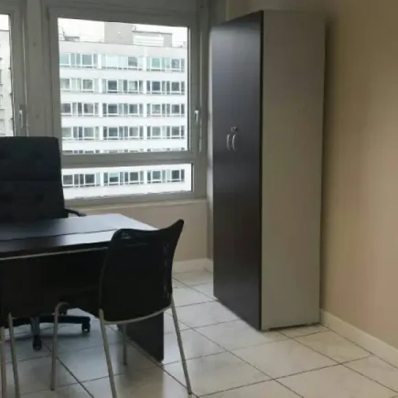 Bureau privé 18 m² 1 poste Location bureau Avenue Charles de Gaulle Neuilly-sur-Seine 92200 - photo 1