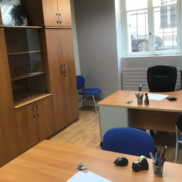 Bureau privé 16 m² 2 postes Coworking Avenue Marceau Paris 75016 - photo 1