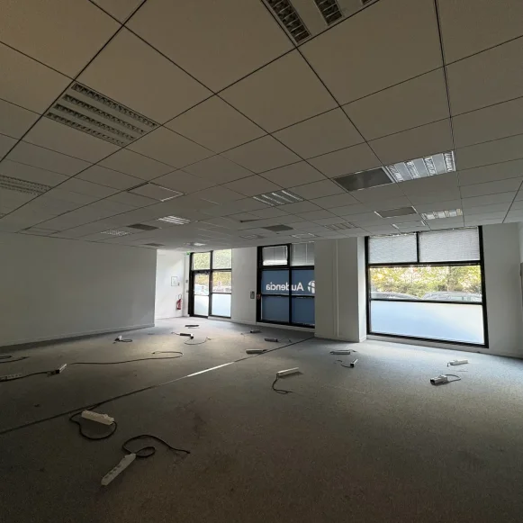Bureau privé 22 m² 2 postes Coworking Rue Fructidor Paris 75017 - photo 2