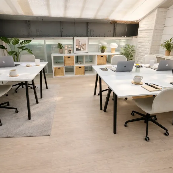 Bureau privé 26 m² 6 postes Coworking Rue Joseph de Maistre Paris 75018 - photo 1