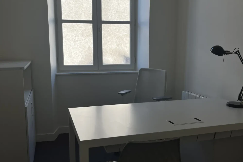 Bureau privé - 28000 - 1 poste - 380€