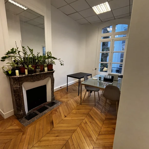 Bureau privé 23 m² 4 postes Location bureau Rue Blanche Paris 75009 - photo 2