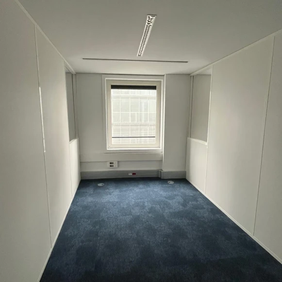 Bureau privé 12 m² 3 postes Coworking Rue Hoche Puteaux 92800 - photo 2