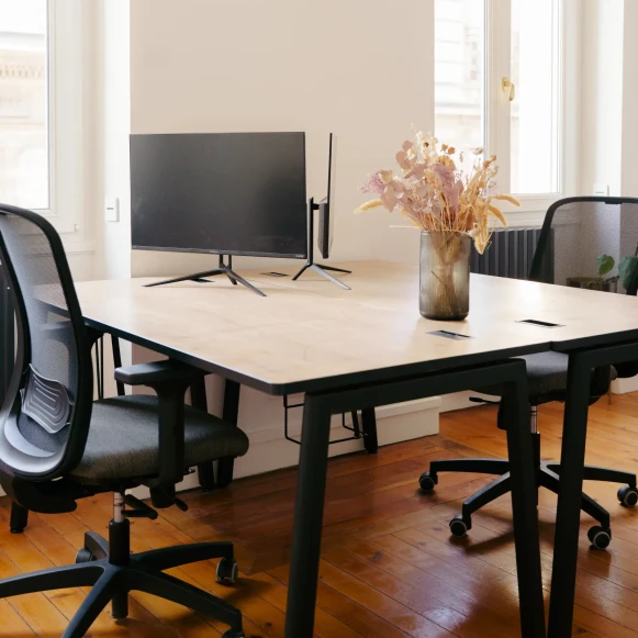Bureau privé 21 m² 4 postes Location bureau Rue Turenne Bordeaux 33000 - photo 5
