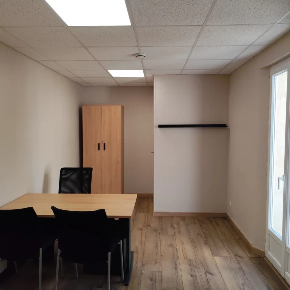 Bureau privé 14 m² 1 poste Location bureau Avenue de la Résistance Le Raincy 93340 - photo 1