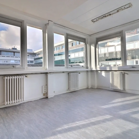 Bureau privé 15 m² 4 postes Coworking Avenue de Garlande Bagneux 92220 - photo 1