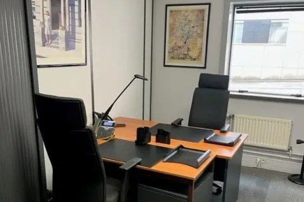 Bureau privé - 92300 - 2 postes - 1300€