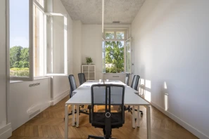 Bureau privé - 64200 - 6 postes - 2400€