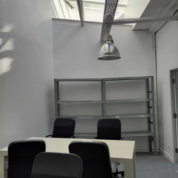 Bureau privé 20 m² 8 postes Location bureau Rue des Arquebusiers Paris 75003 - photo 2