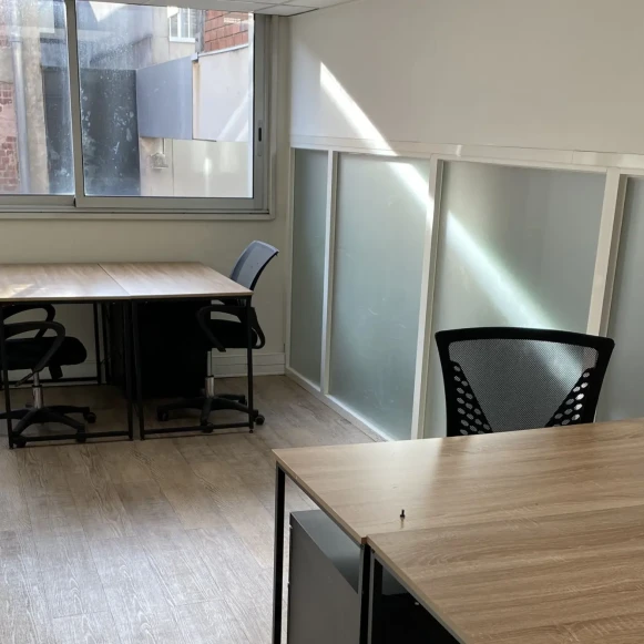 Bureau privé 14 m² 4 postes Location bureau Rue Guy Môquet Malakoff 92240 - photo 1