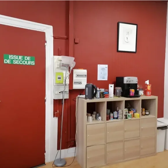 Open Space  3 postes Location bureau Impasse de la Baleine Paris 75011 - photo 3