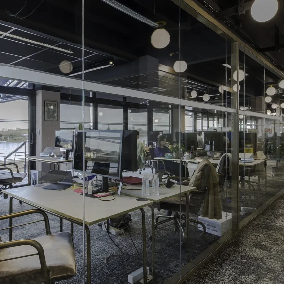 Bureau privé 40 m² 11 postes Location bureau Quai des Chartrons Bordeaux 33300 - photo 1