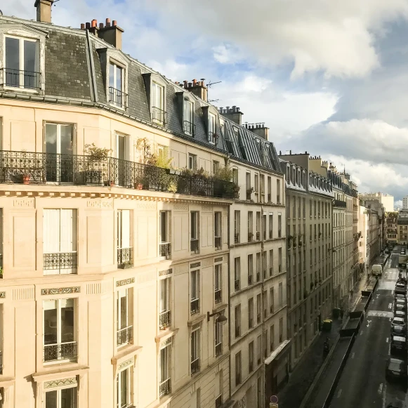 Bureau privé 25 m² 6 postes Coworking Rue Chanzy Paris 75011 - photo 1