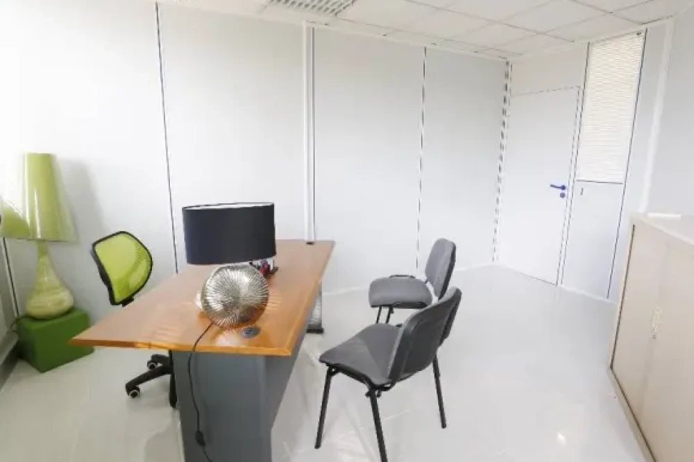 Open Space - 01630 - 8 postes - 370€