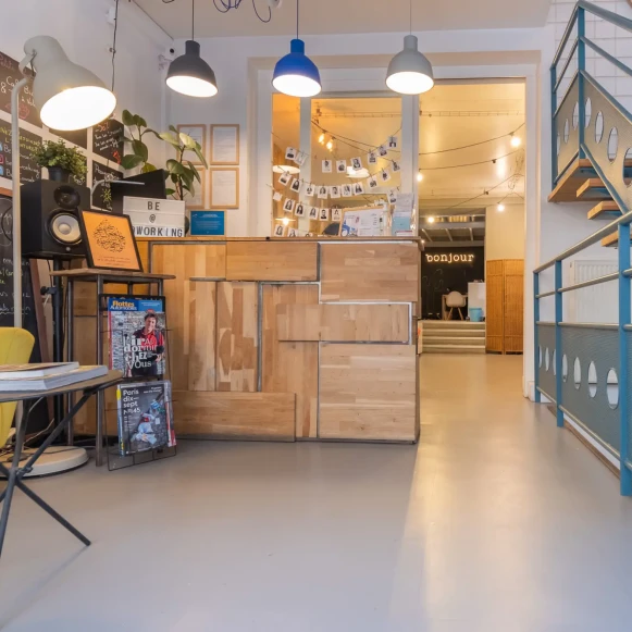 Bureau privé 15 m² 6 postes Coworking Rue des Epinettes Paris 75017 - photo 3