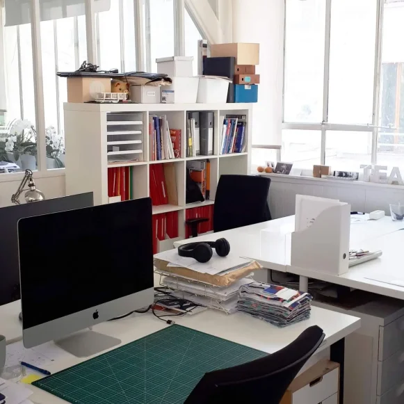 Open Space  1 poste Location bureau Rue du Chalet Paris 75010 - photo 1