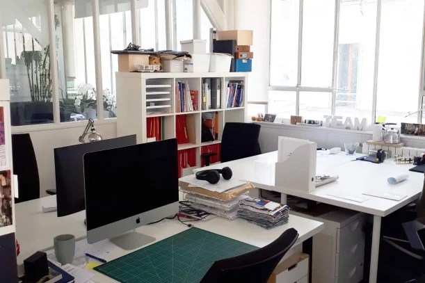 Open Space - 75010 - 1 poste - 275€