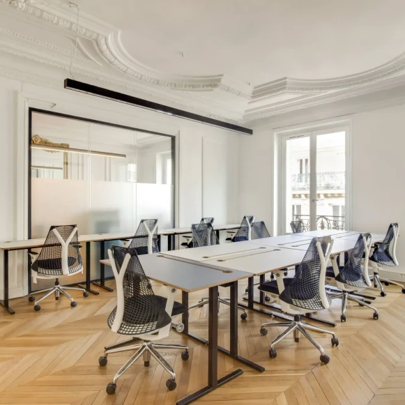 Bureau privé 24 m² 8 postes Coworking Rue de Stockholm Paris 75008 - photo 9