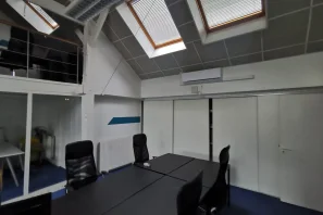 Open Space - 44000 - 12 postes - 200€