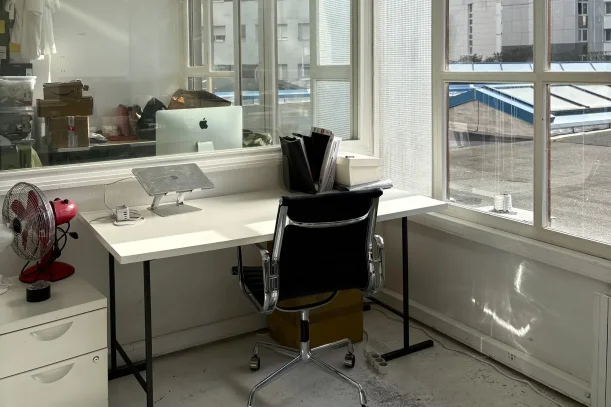 Open Space - 75020 - 1 poste - 375€
