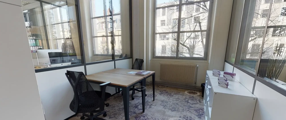 Bureau privé - 21000 - 2 postes - 1260€