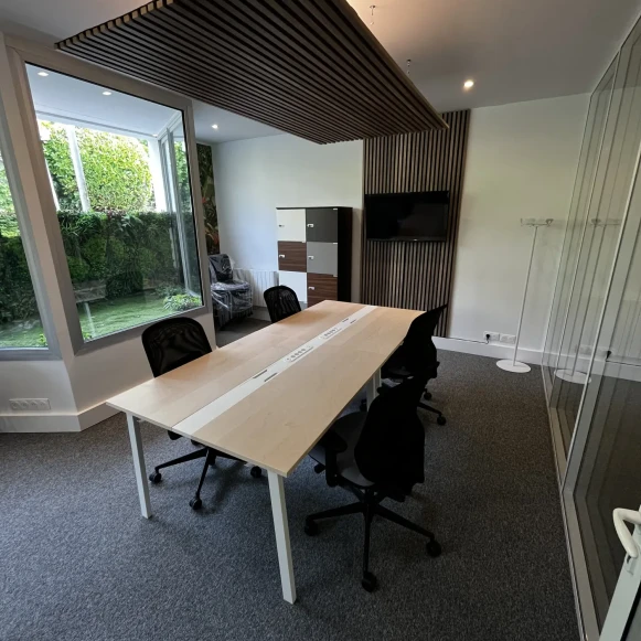 Bureau privé 18 m² 4 postes Location bureau Avenue des États Unis Versailles 78000 - photo 2