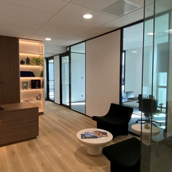 Bureau privé 17 m² 2 postes Location bureau Rue Paul Duvivier Lyon 69007 - photo 2