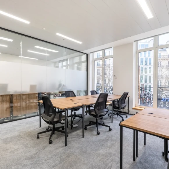 Bureau privé 20 m² 6 postes Location bureau Boulevard Malesherbes Paris 75008 - photo 1