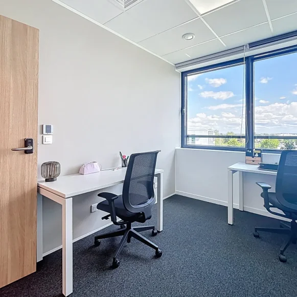 Bureau privé 8 m² 2 postes Coworking Rue de la Milletière Tours 37100 - photo 4
