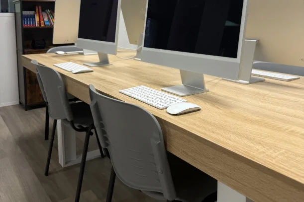 Open Space - 06400 - 5 postes - 750€