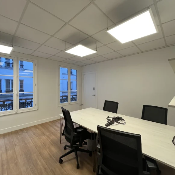 Bureau privé 16 m² 4 postes Location bureau Rue de la Chaussée d'Antin Paris 75009 - photo 1
