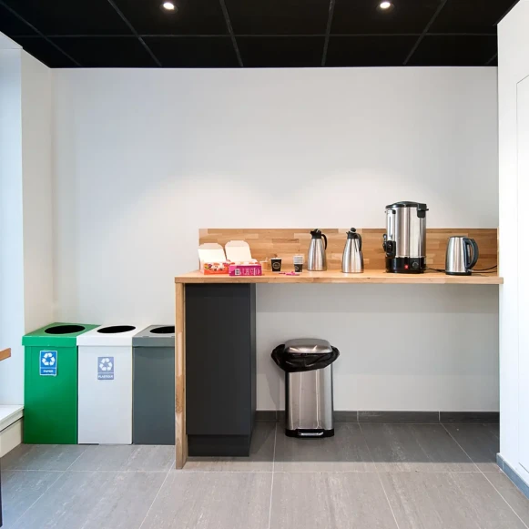 Bureau privé 74 m² 13 postes Coworking Rue des Bouleaux Lesquin 59810 - photo 4