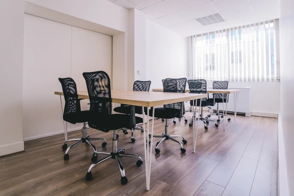Espace indépendant - 75010 - 23 postes - 2300€