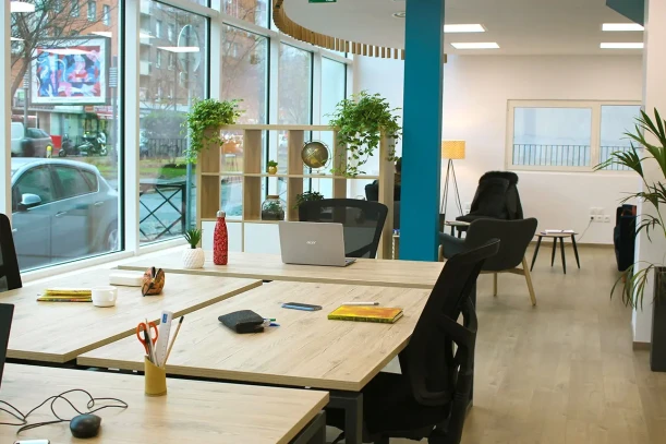 Open Space - 92110 - 20 postes - 240€
