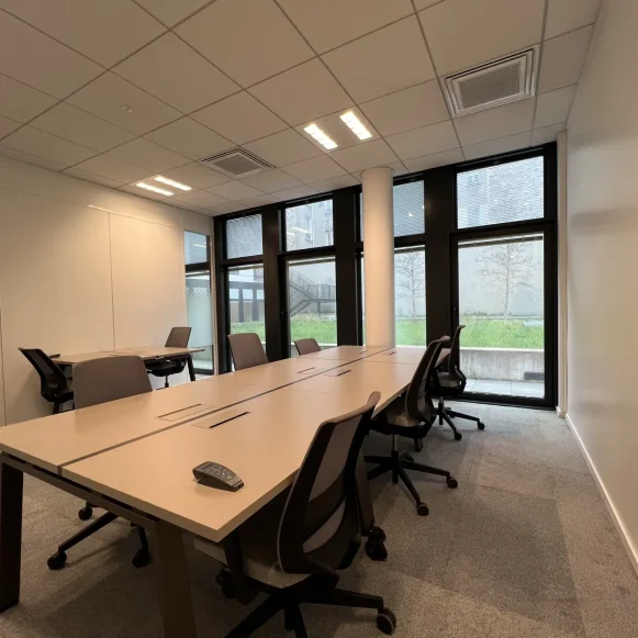 Bureau privé 12 m² 2 postes Coworking Avenue de Paris Villejuif 94800 - photo 1