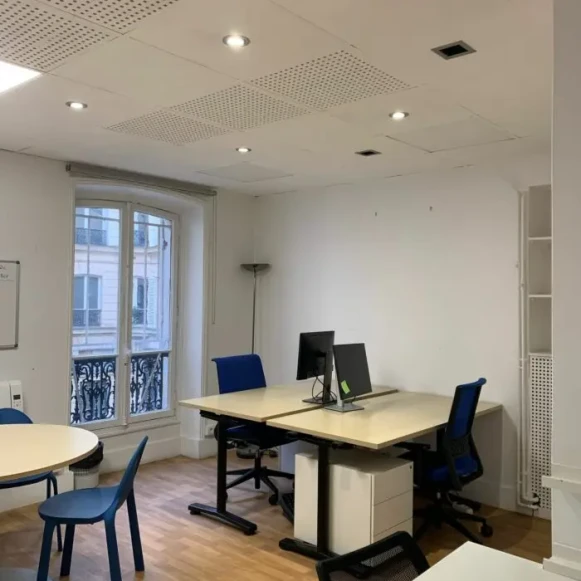 Bureau privé 24 m² 6 postes Coworking Rue du Louvre Paris 75001 - photo 2