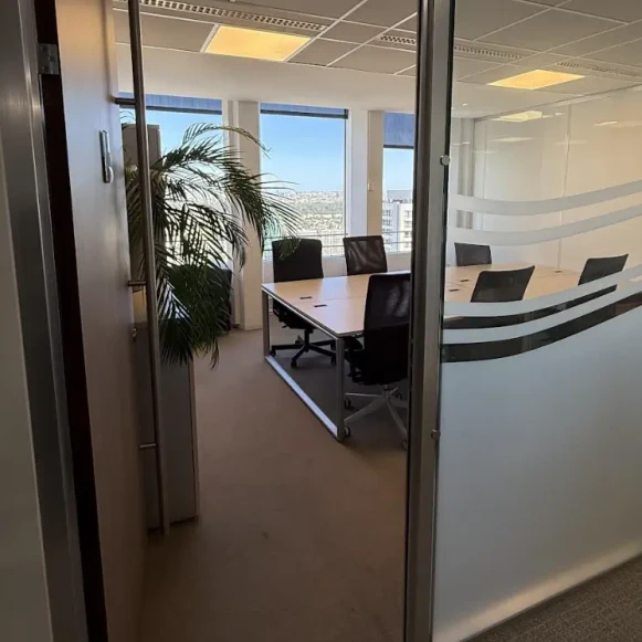 Bureau privé 20 m² 4 postes Location bureau Terrasse Boieldieu Puteaux 92800 - photo 1