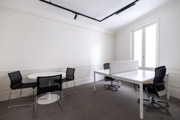 Bureau privé - 75011 - 2 postes - 1120€