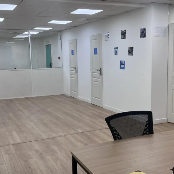 Bureau privé 180 m² 25 postes Coworking Rue du Moulin Joly Paris 75011 - photo 4