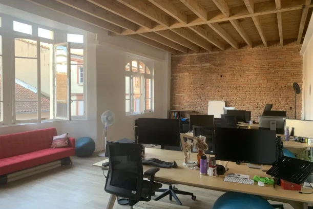 Open Space - 31000 - 1 poste - 84€