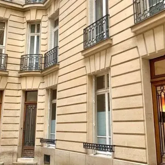 Bureau privé 25 m² 2 postes Coworking Avenue Victor Hugo Paris 75016 - photo 1