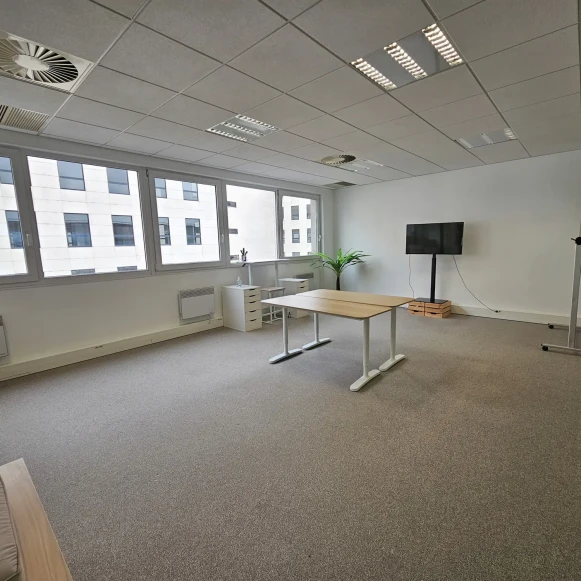 Bureau privé 35 m² 7 postes Location bureau Rue des Renouilleres Saint-Denis 93200 - photo 3