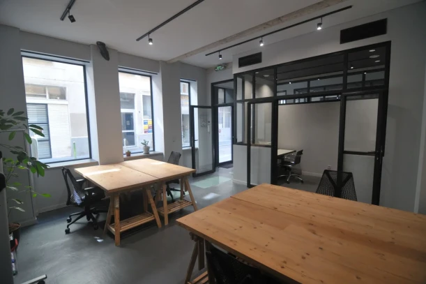 Bureau privé - 75011 - 7 postes - 2700€