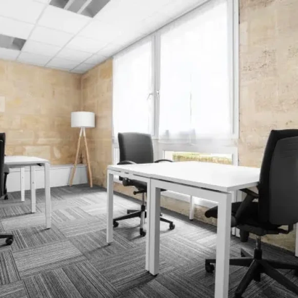 Bureau privé 32 m² 8 postes Coworking Boulevard Pierre 1er Le Bouscat 33110 - photo 1