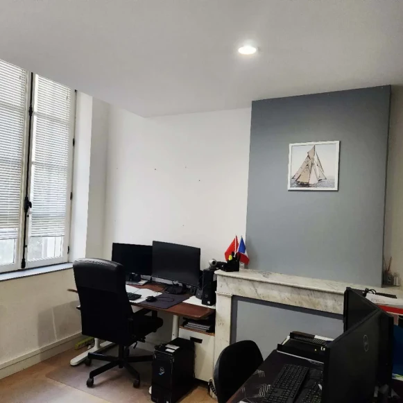 Bureau privé 13 m² 3 postes Location bureau Rue Vacon Marseille 13001 - photo 4