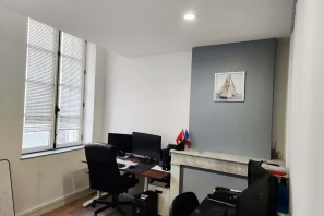 Bureau privé - 13001 - 3 postes - 396€